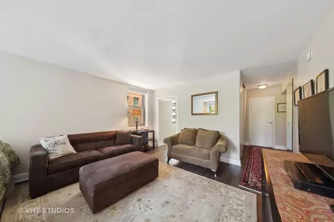 Living - 253 E Delaware Pl #4H, Chicago, IL 60611 photo 1 of 3