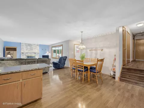 Dining - 6908 155th Pl, Oak Forest, IL 60452 photo 2 of 2