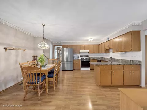 Kitchen - 6908 155th Pl, Oak Forest, IL 60452 photo 2 of 2