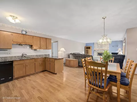 Kitchen - 6908 155th Pl, Oak Forest, IL 60452 photo 1 of 2