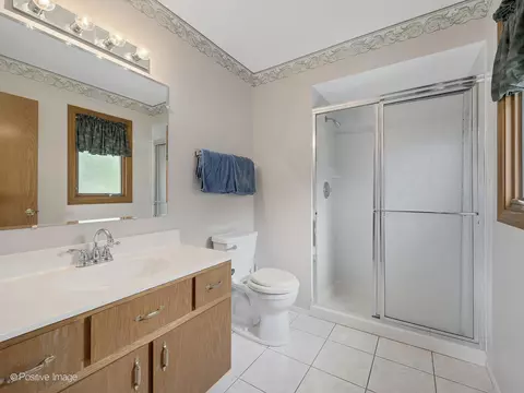 Bath - 6908 155th Pl, Oak Forest, IL 60452 photo 1 of 3