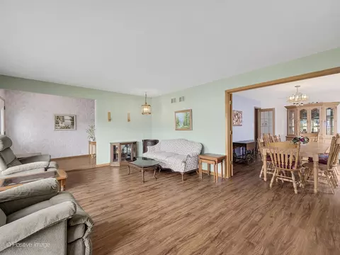 Living - 6908 155th Pl, Oak Forest, IL 60452 photo 3 of 7