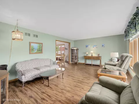 Living - 6908 155th Pl, Oak Forest, IL 60452 photo 1 of 7