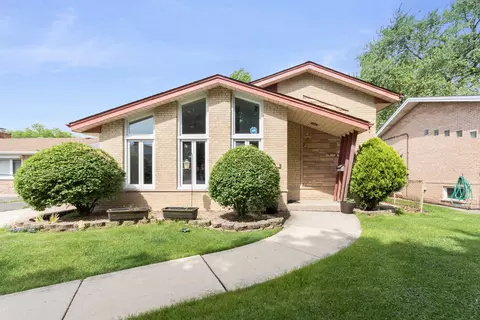 7938 Parkside Ave, Burbank, IL 60459