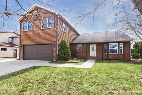 4703 W Glenbrook Trl, Mchenry, IL 60050