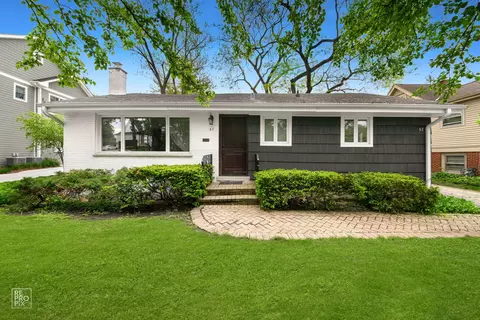 57 Harris Ave, Clarendon Hills, IL 60514