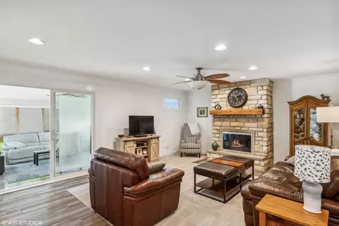 1780 Kent Rd, Hoffman Estates, IL 60169 photo 4