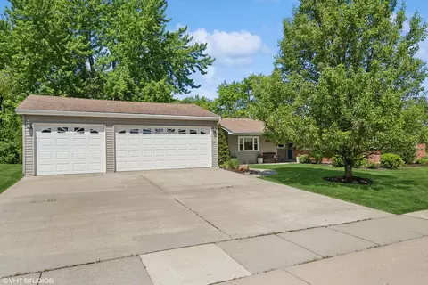 1780 Kent Rd, Hoffman Estates, IL 60169 photo 2