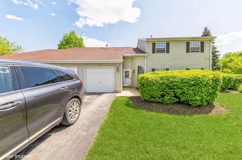 130 Gant Cir #D, Streamwood, IL 60107