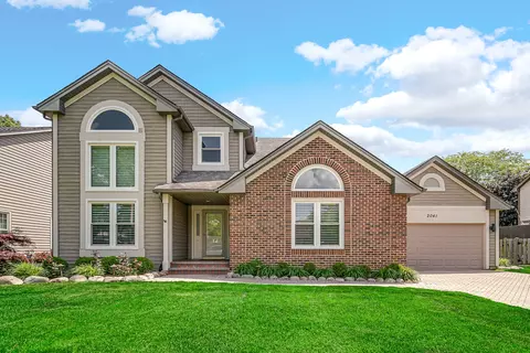 2041 N Oak Wood Dr, Arlington Heights, IL 60004