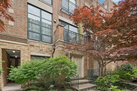 2501 N Wayne Ave #17, Chicago, IL 60614