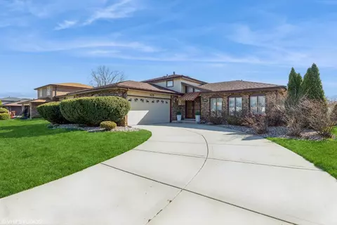 429 S Dante Ave, Glenwood, IL 60425