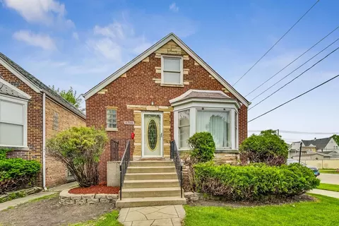 5700 W Gunnison St, Chicago, IL 60630