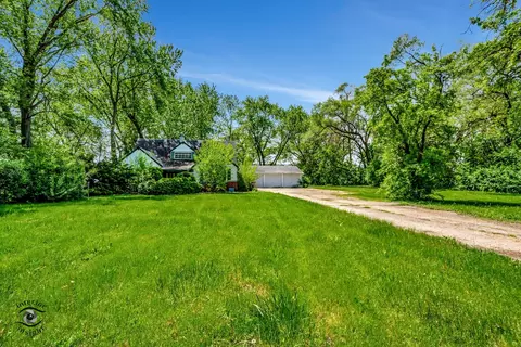 30 W243 Estes St, Warrenville, IL 60563