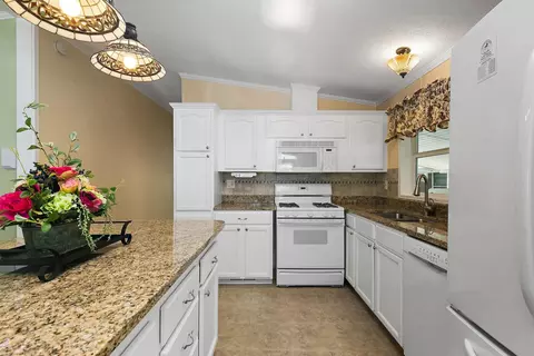 1054 Lakeview Rd, Elgin, IL 60123 photo 13