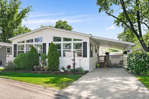 1054 Lakeview Rd, Elgin, IL 60123