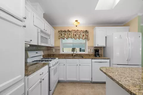 1054 Lakeview Rd, Elgin, IL 60123 photo 12