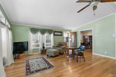1054 Lakeview Rd, Elgin, IL 60123 photo 6