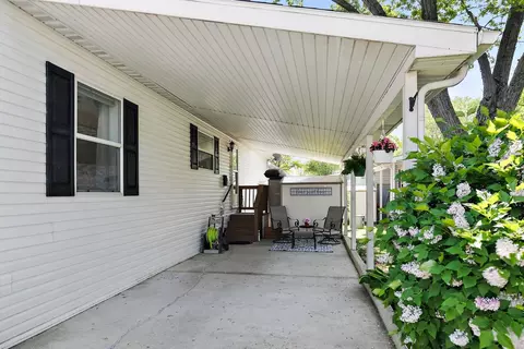1054 Lakeview Rd, Elgin, IL 60123 photo 3
