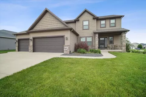 1301 Winterberry Cir, Bloomington, IL 61704