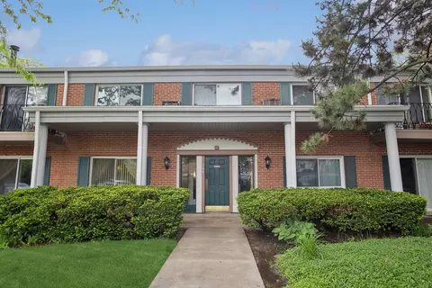 706 E Algonquin Rd #106, Arlington Heights, IL 60005
