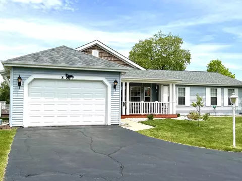 8 Mustang Ct, Grayslake, IL 60030