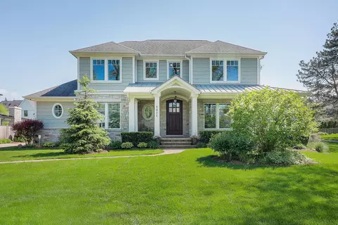1021 Huckleberry Ln, Glenview, IL 60025