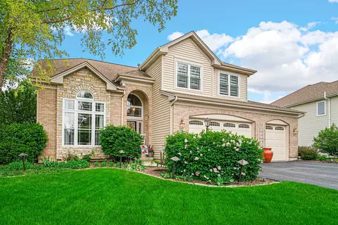 2213 Moser Ln, Algonquin, IL 60102