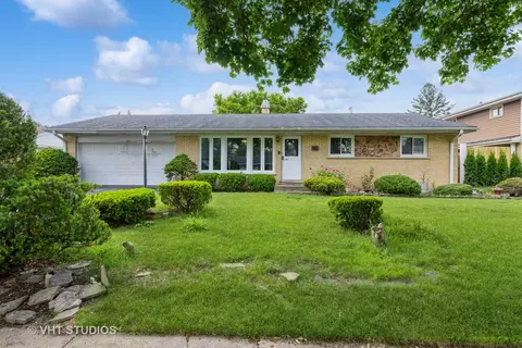 339 King Ln, Des Plaines, IL 60016