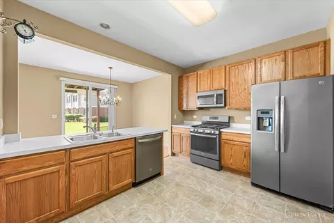 508 Legend Ln, Mchenry, IL 60050 photo 4