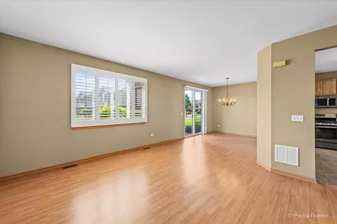 508 Legend Ln, Mchenry, IL 60050 photo 8