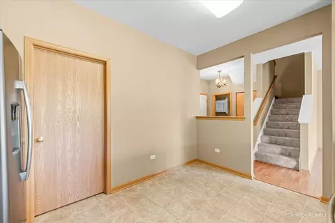 508 Legend Ln, Mchenry, IL 60050 photo 6