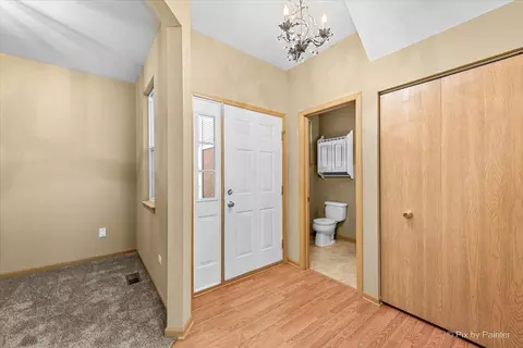 508 Legend Ln, Mchenry, IL 60050 photo 3