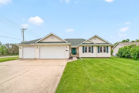 330 S Dewey St, Somonauk, IL 60552