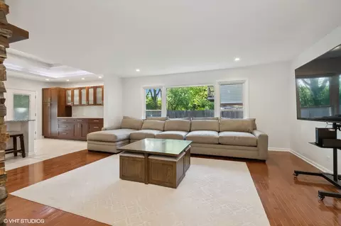 1105 Juniper Ter, Glenview, IL 60025 photo 4