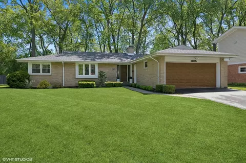 1105 Juniper Ter, Glenview, IL 60025