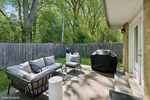 1105 Juniper Ter, Glenview, IL 60025 photo 22