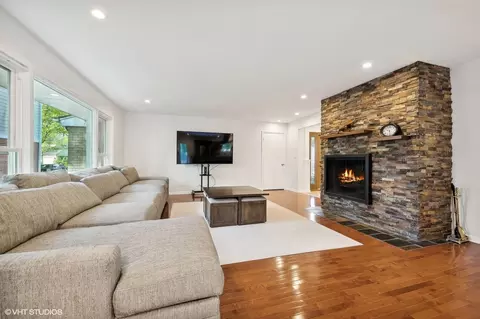 1105 Juniper Ter, Glenview, IL 60025 photo 5