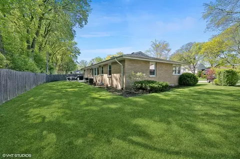 1105 Juniper Ter, Glenview, IL 60025 photo 24