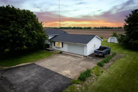 608 E Wood St, Colfax, IL 61728