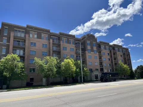 77 N Wolf Rd #203, Northlake, IL 60164