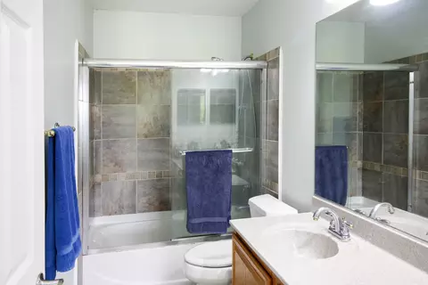 Bath - 574 Foxford Rd, Bartlett, IL 60103 photo 1 of 3