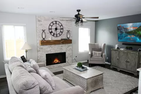 Living - 574 Foxford Rd, Bartlett, IL 60103 photo 1 of 1