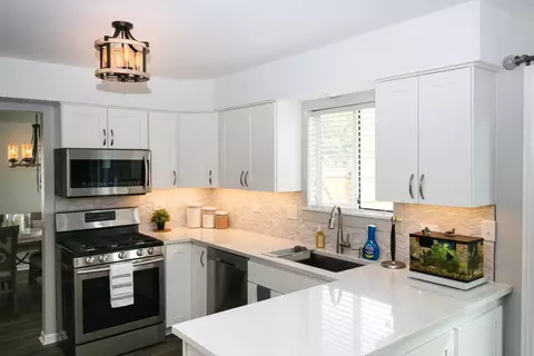 Kitchen - 574 Foxford Rd, Bartlett, IL 60103 photo 2 of 2