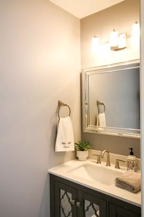 Bath - 574 Foxford Rd, Bartlett, IL 60103 photo 3 of 3