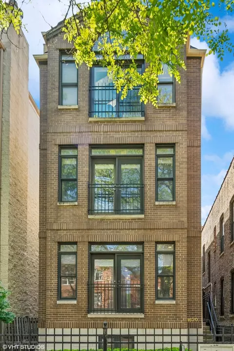 1620 N Oakley Ave #1, Chicago, IL 60647