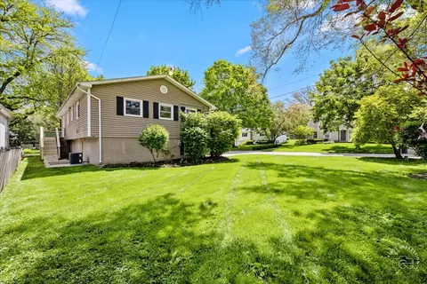 Exterior - 4 Maple Ct, Geneva, IL 60134 photo 4 of 5