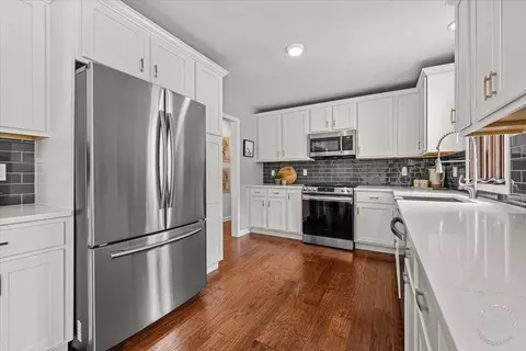 Kitchen - 4 Maple Ct, Geneva, IL 60134 photo 2 of 3