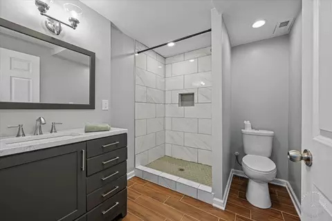 Bath - 4 Maple Ct, Geneva, IL 60134 photo 2 of 2