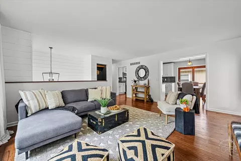 Living - 4 Maple Ct, Geneva, IL 60134 photo 2 of 3